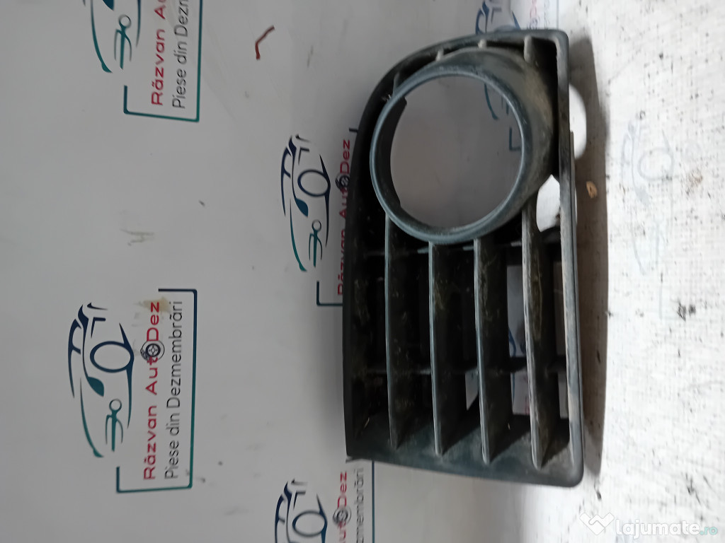 Grila proiector stanga Volkswagen Golf 5 2005