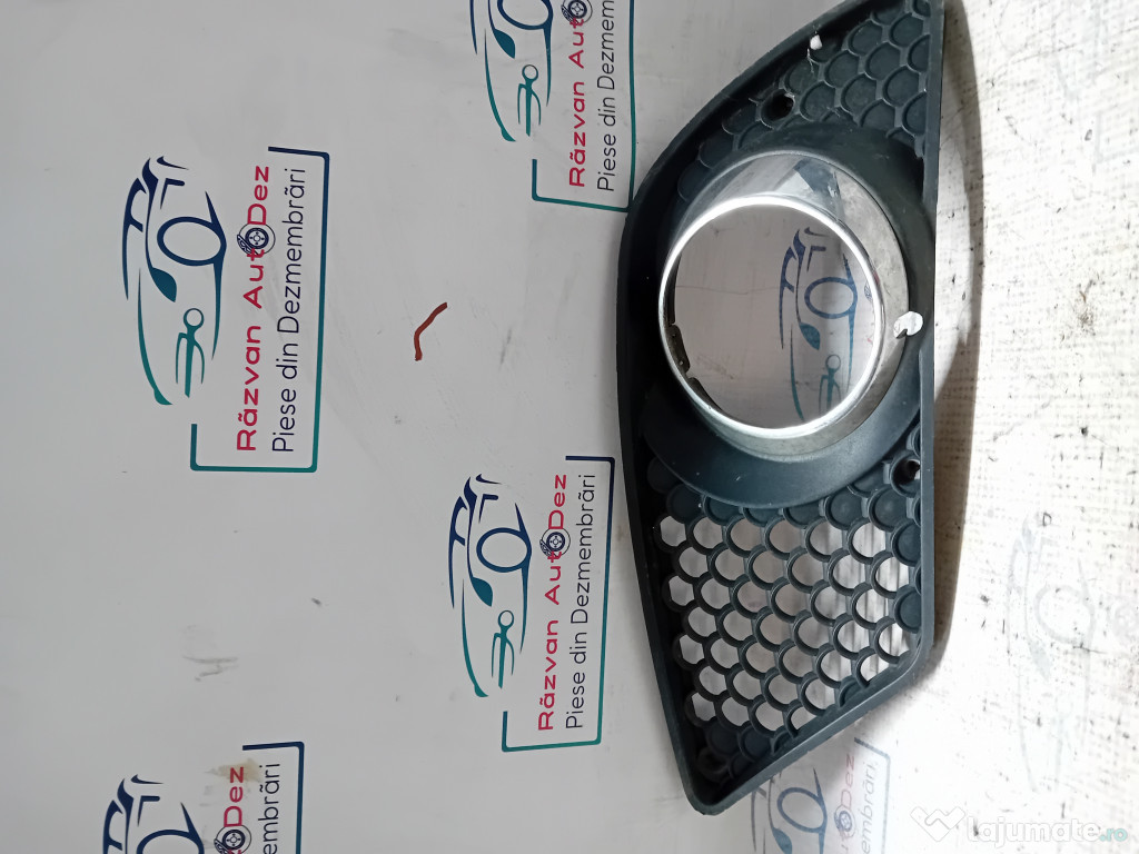 Grila proiector stanga Mercedes C-Class W204 2010