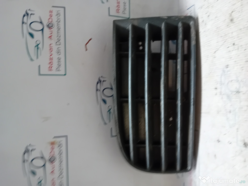Grila centrala dreapta Volkswagen Golf 5 2005