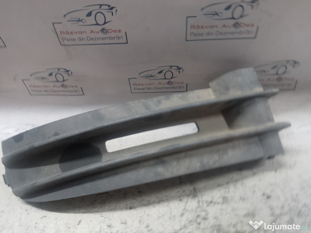 Grila proiector dreapta Volkswagen Caddy 2008