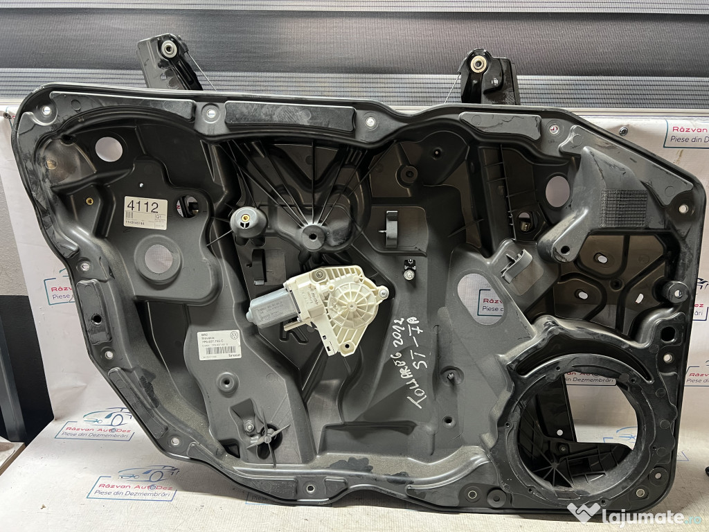 Macara geam stanga fata Volkswagen Touareg 2012