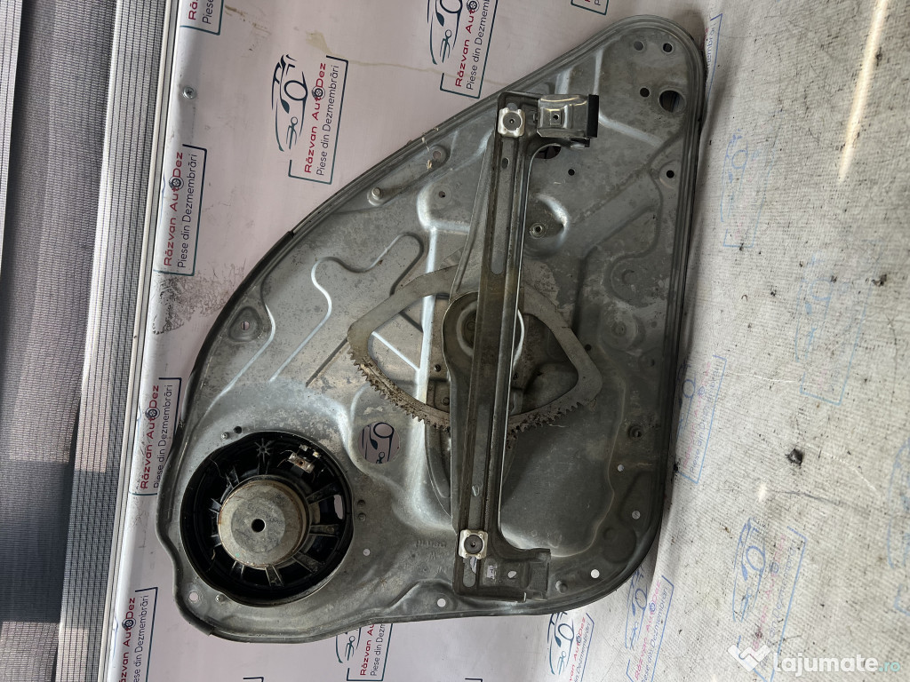 Macara geam stanga spate Ford Focus 2 Hatchback 2010