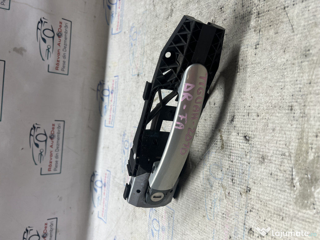 Maner exterior dreapta fata Volkswagen Tiguan 2010