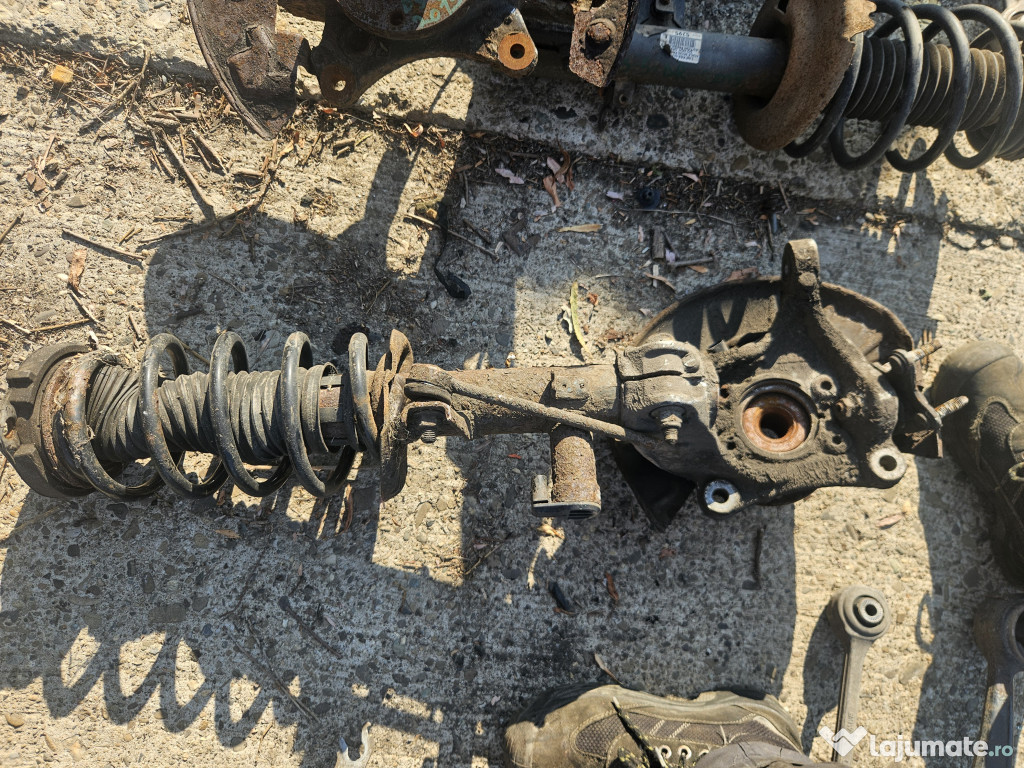 Fuzeta cu amortizor dreapta fata Volkswagen Passat CC 2012