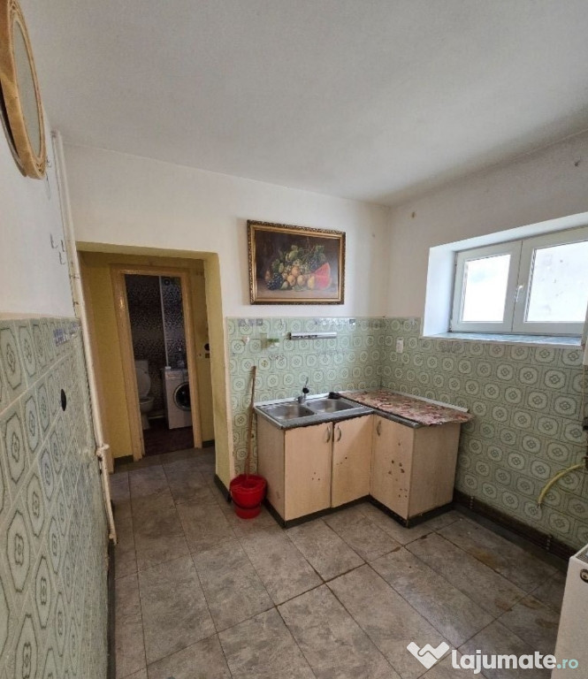 Apartament 2 camere semi-decomandat etaj 2