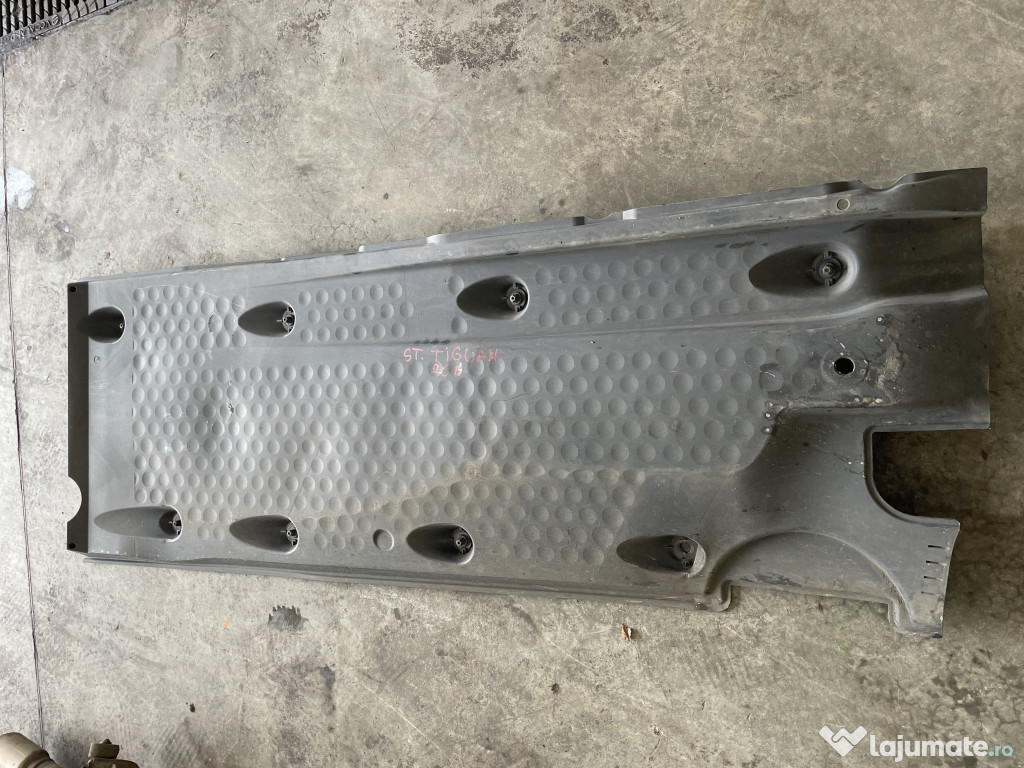 Scut lateral stanga Volkswagen Tiguan 2.0 Motorina 2014