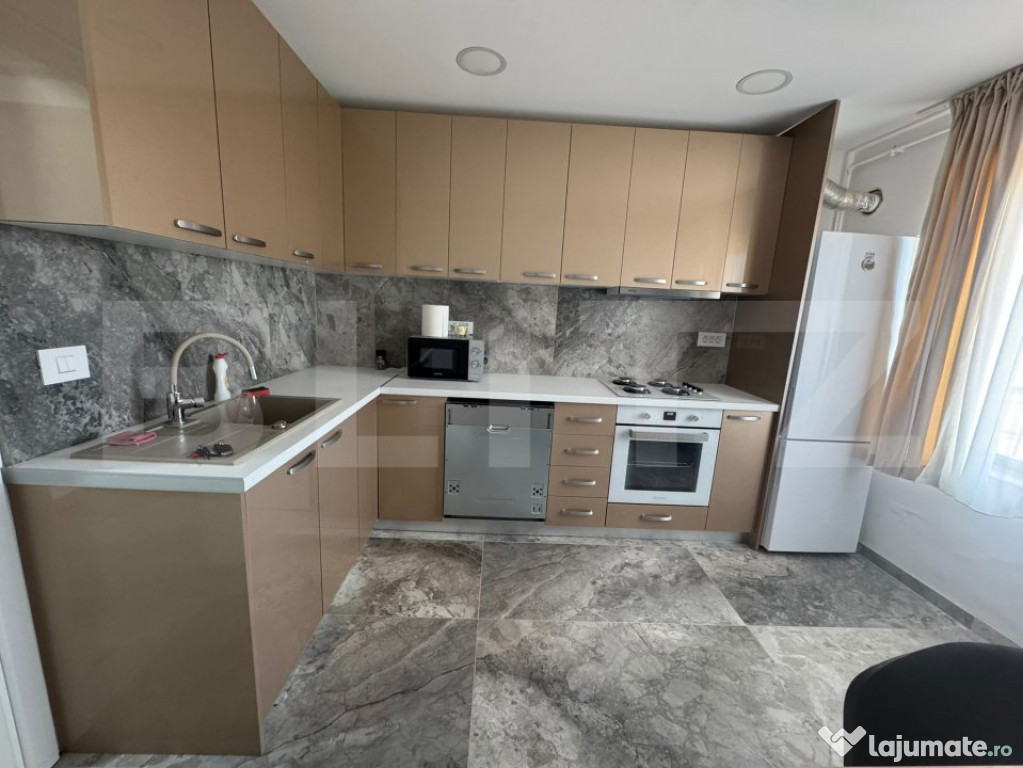 Apartament de vanzare, cu 3 camere, 82 mp, zona scolii