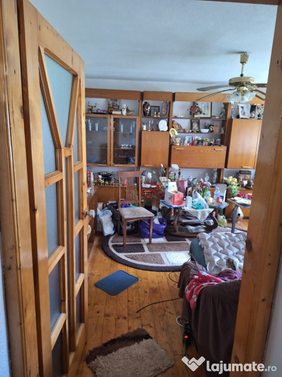 Apartament 3 camere C.R.Vivu , parter