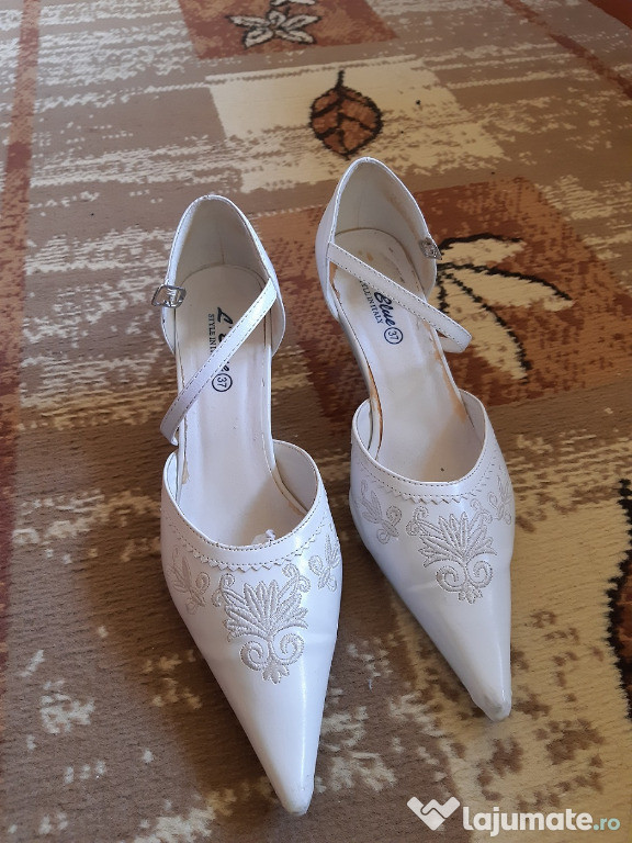 Pantofi albi dama - marimea 37