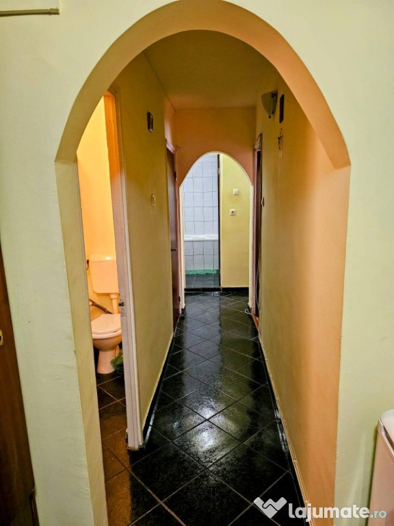 Vand apartament cu 3 camere, decomandat, confort I