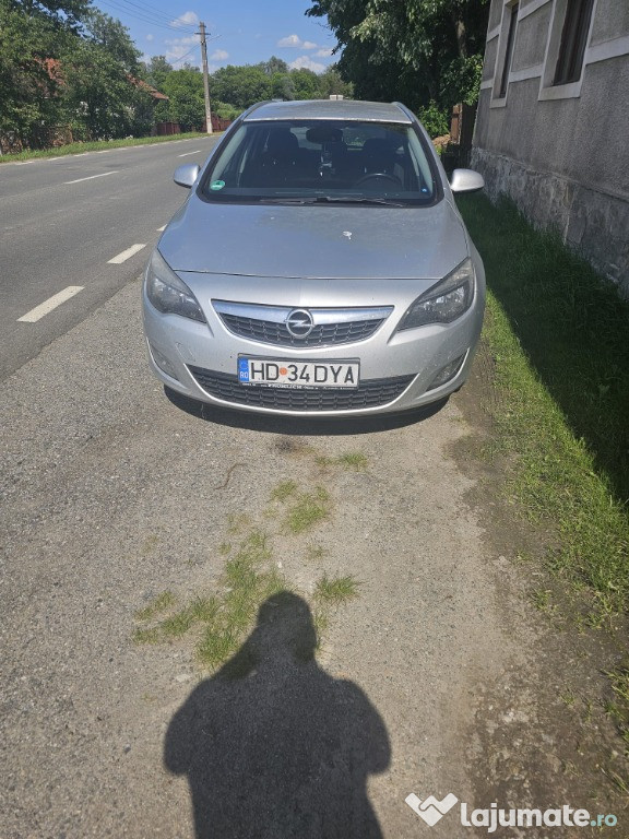 Vând Opel Astra J sport