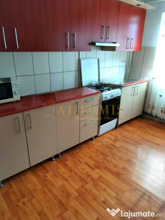 Apartament de 2 camere, 52 mp., zona Lama.