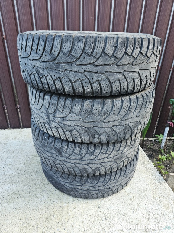 Vand 4 cauciucuri iarna , vara ( M+S ) , 215 65 R16 .