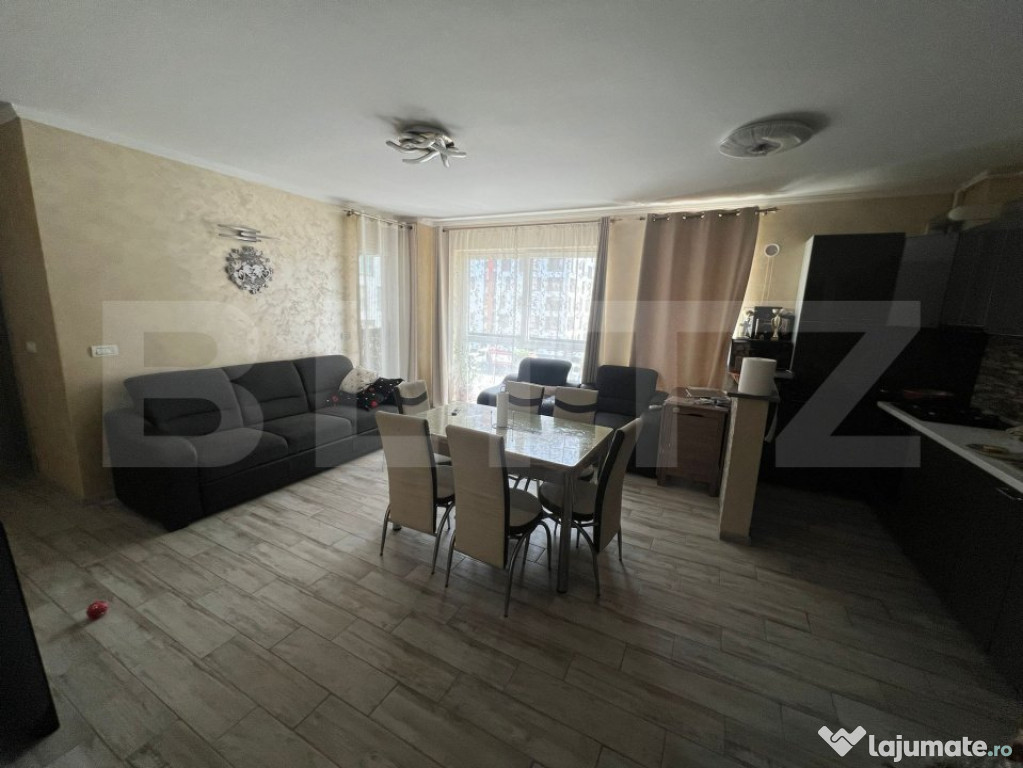 Apartament de vanzare, 3 camere, 92 mp, parcare, intermediar