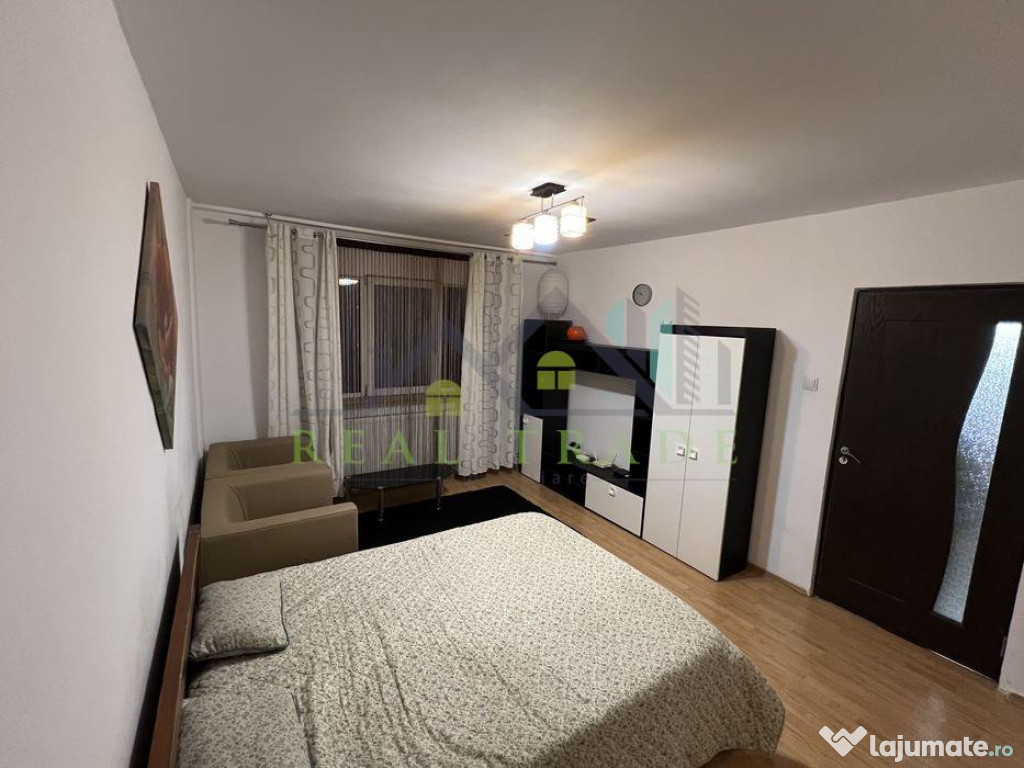 Garsoniera decomandata bloc de apartamente zona Garii