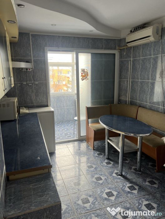 Apartament 2 camere de inchiriat,Ploiesti,Este amplasat în Mihai Bravu