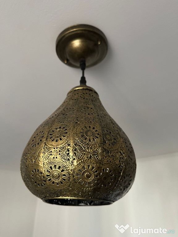 Vând set lustre și veioze