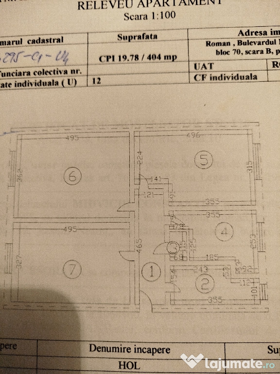 Vind apartament cu trei camere,decomandat,zona Roman Musat Roman