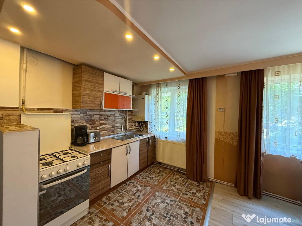 Apartament 3 camere – Zona Lalelelor, parter
