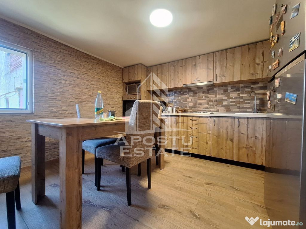 Casa individuala cu 5 camere si terasa, zona linistita Sa...