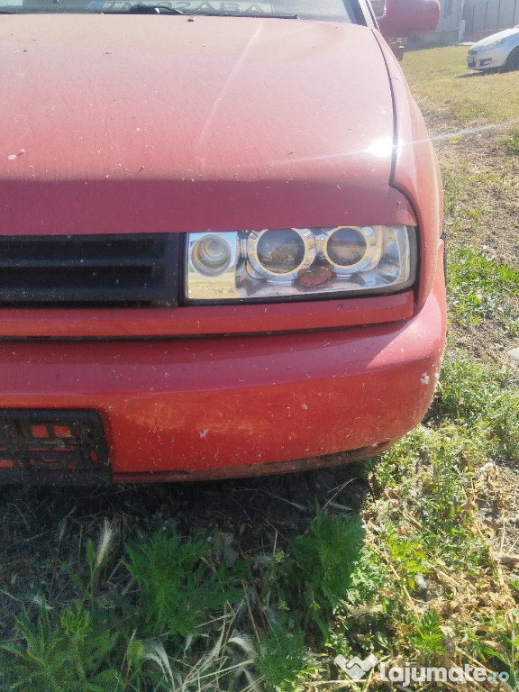 Dezmembrez volkwagen jetta