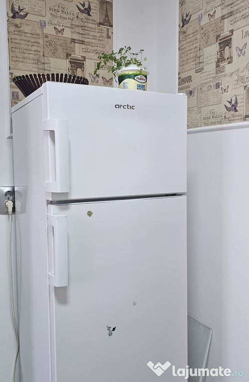 De închiriat – Apartament 3 camere, mobilat și utilat...