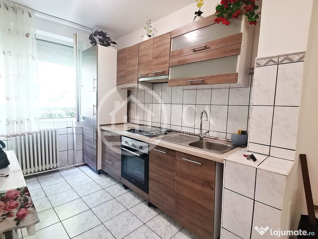 Apartament de vânzare cu 2 camere în zona Rogerius, Oradea