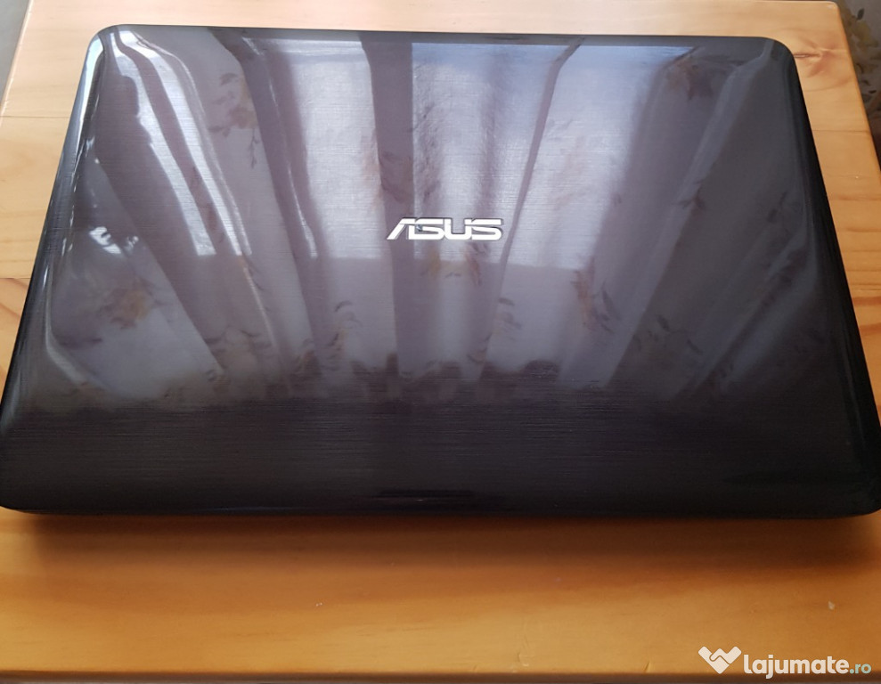Vând laptop Asus X556U