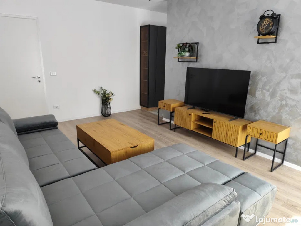 Apartament 2 cam DECOMANDAT 77 MP, TRACTORUL