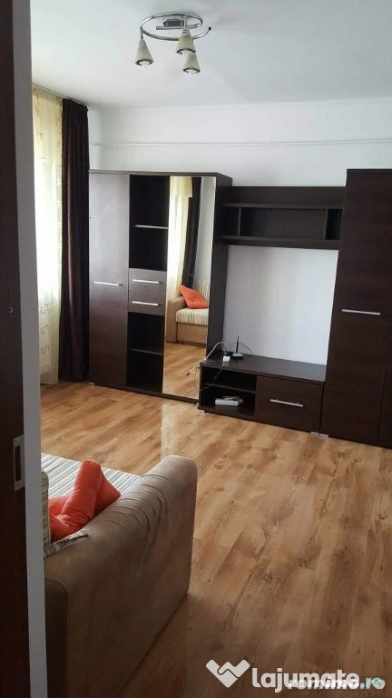 1 camera in zona Aradului