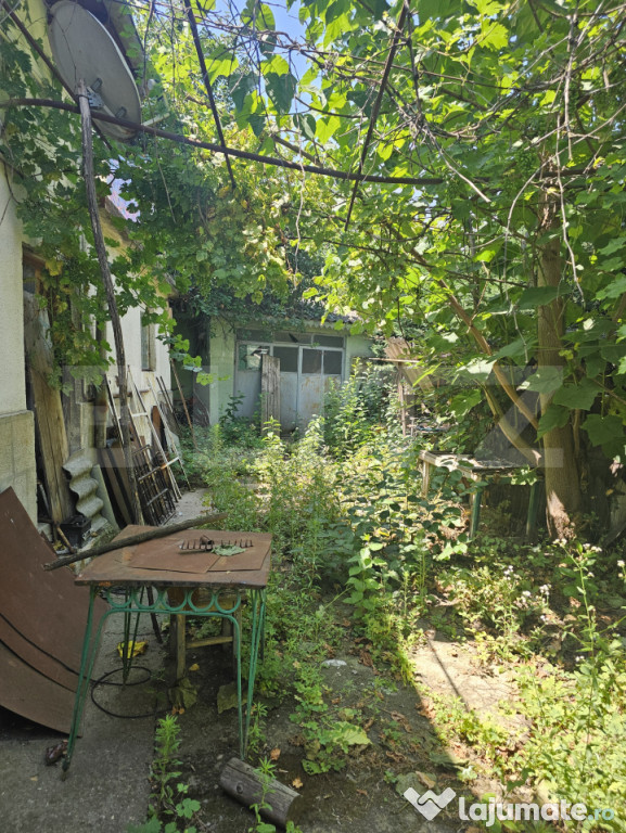 Casa la demisol, 45 mp utili, teren 372 mp in zona Botanica