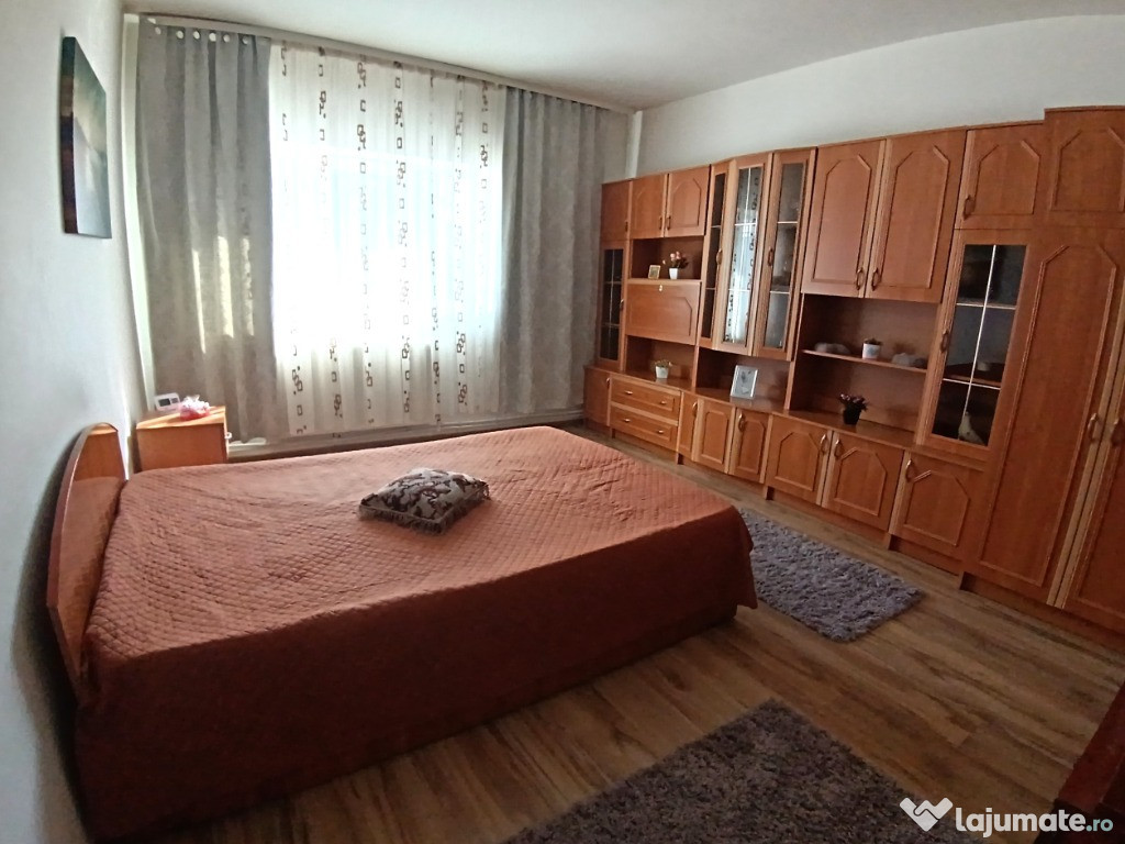 Apartament cu 2 camere decomandate Zona George Enescu