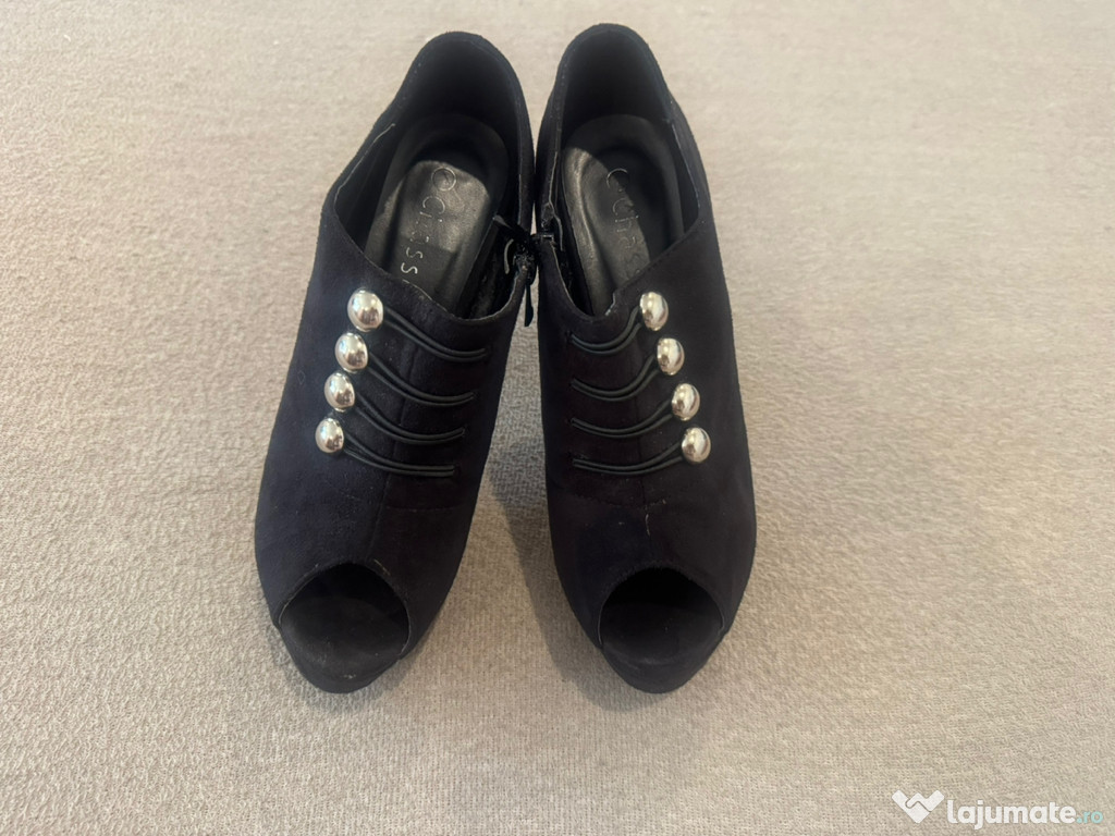 Vand pantofi cu toc