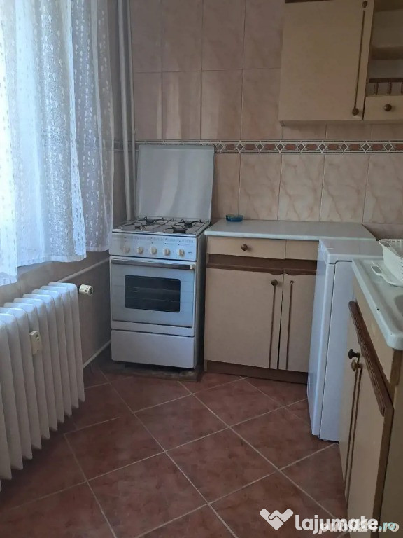 Aparatorii patriei etaj 2 din 4 decomandat