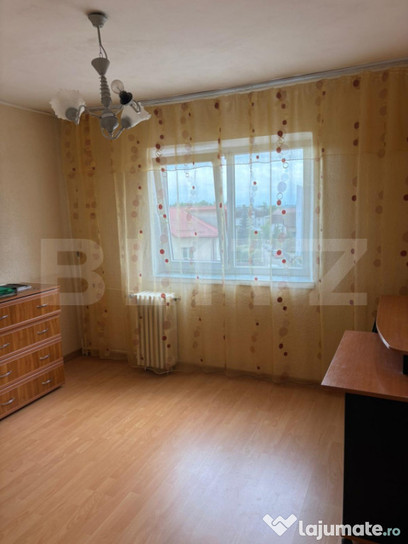 Apartament 4 camere, decomandat, 86 mp, etaj intermediar, zo