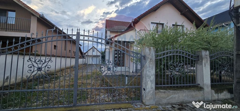 Casă cu etaj în Chișineu-Criș – confort, rafinament...