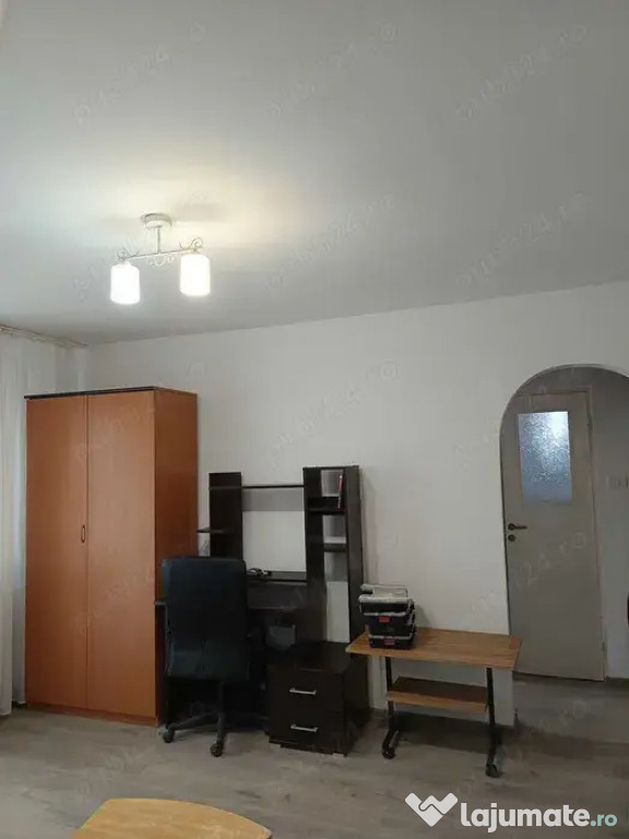 Apartament 2 camere, semidecomandat, zona Florilor.