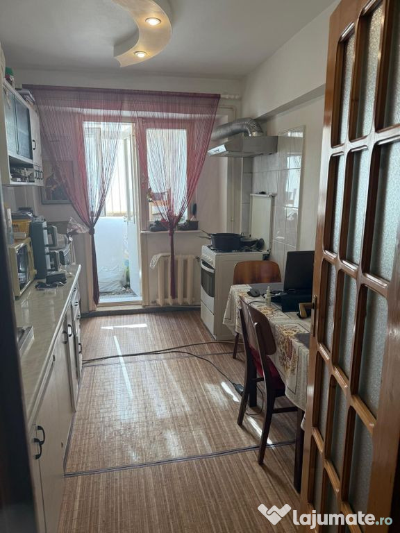 Apartament 3 camere decomandat – Etaj 1, zona CEC, str....