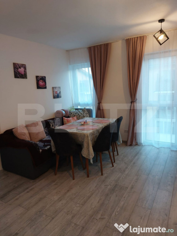 Apartament de vanzare, 2 camere, parcare, zona Porii