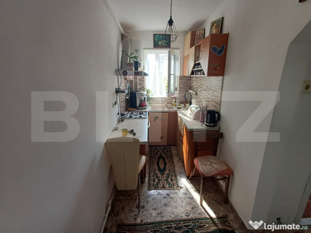 Apartament de 2 camere decomandat, 40 mp, zona Ecateriana T