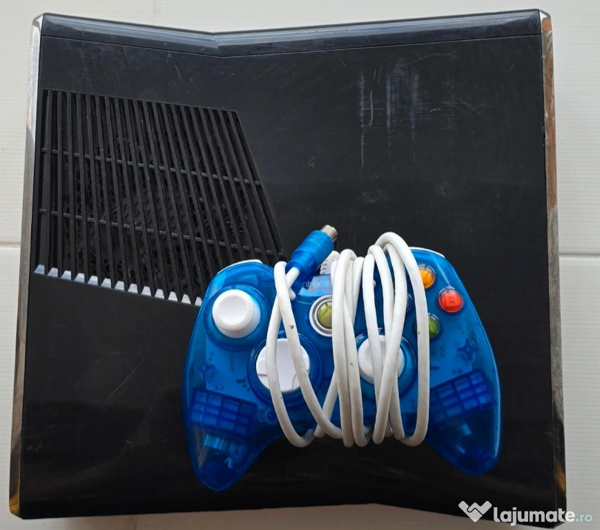 Xbox 360 slim și controller