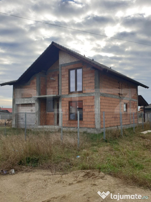 Vila mare, proiect frumos, teren 762 mp, garaj, Parta-Timiso