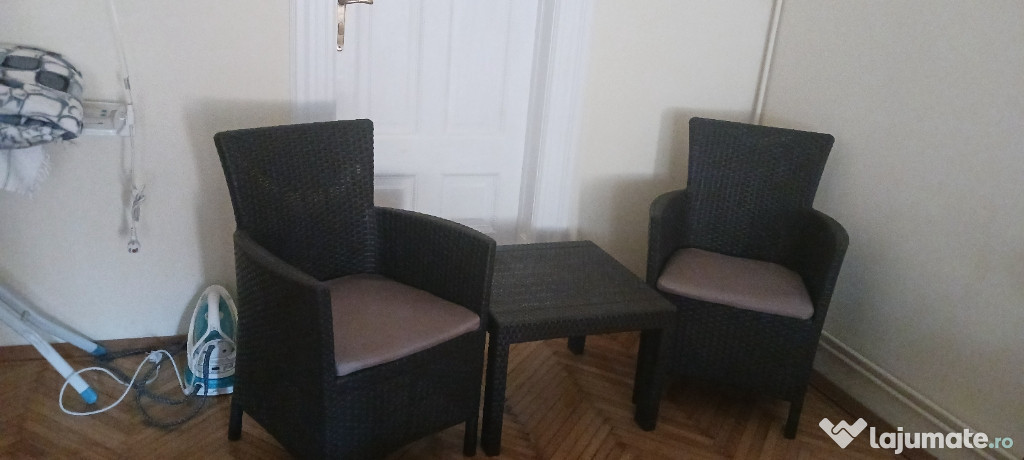 De vanzare, scaune și măsuță pentru balcon
