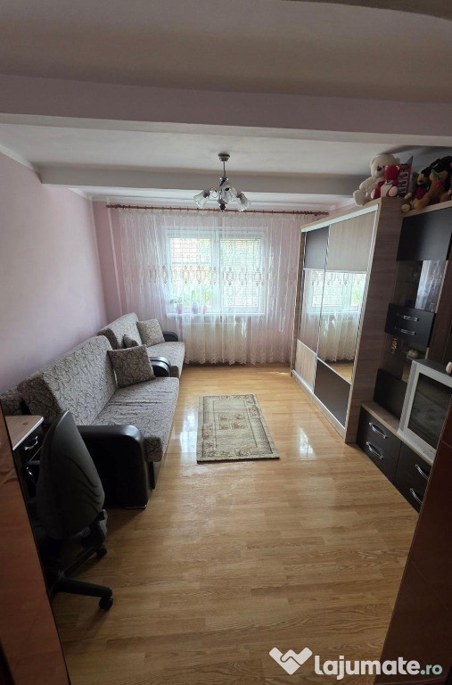 Apartament 2 camere, decomandat - zona Bartolomeu