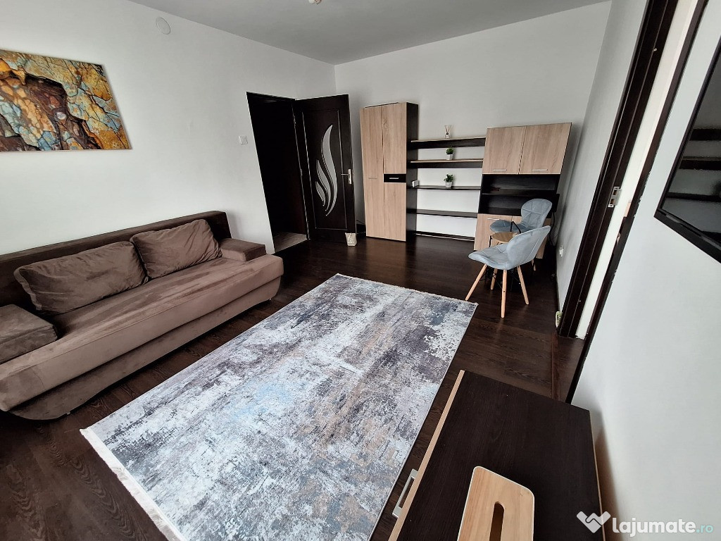 Închiriez apartament cu 2 camere