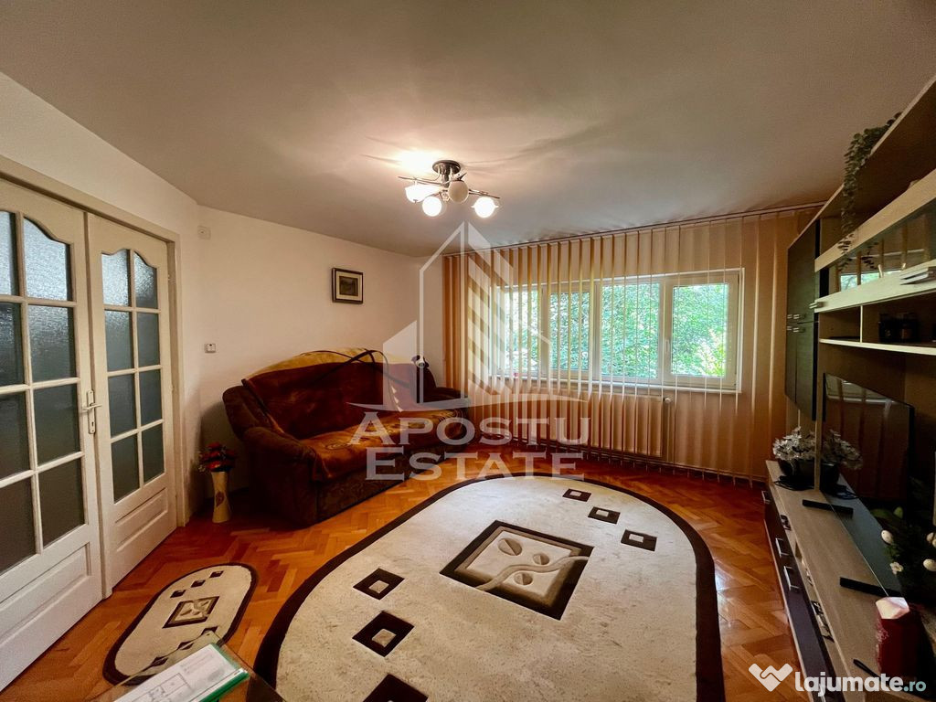 Apartament 3 camere,parter,centrala proprie,zona Saguna/T...