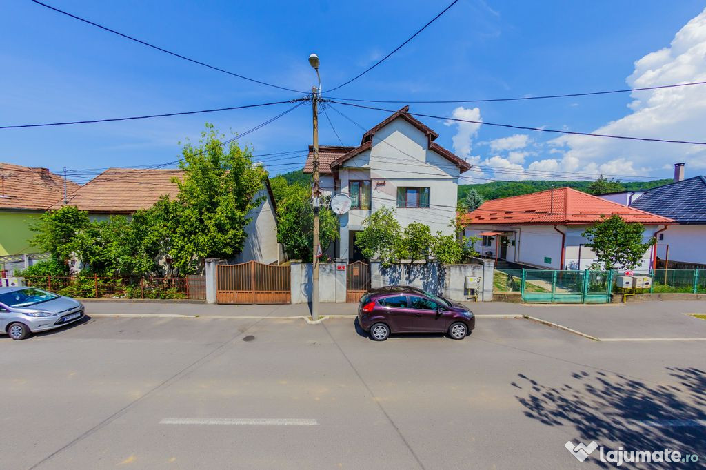 Casă de Vânzare la 2 minute de Centru