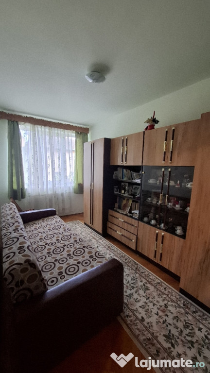 De vanzare apartament 3 camere