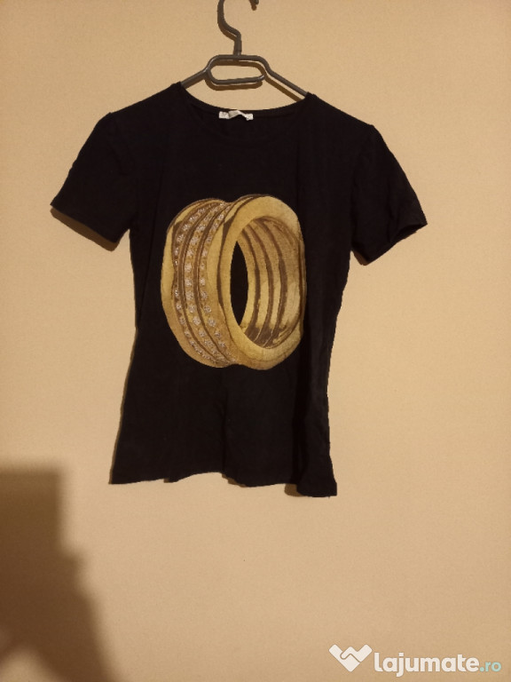Tricou. . .