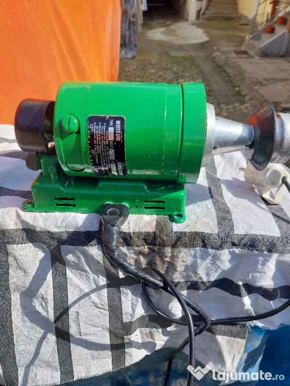 Vând motor electric cu înfrânare